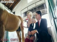 [ Zoo Sex ] Woman into horse dong
